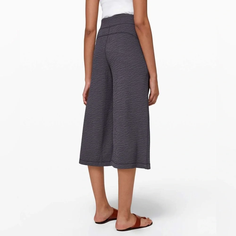 Lululemon Can You Feel The Pleat Crop in Moonwalk - Picture 4 of 15